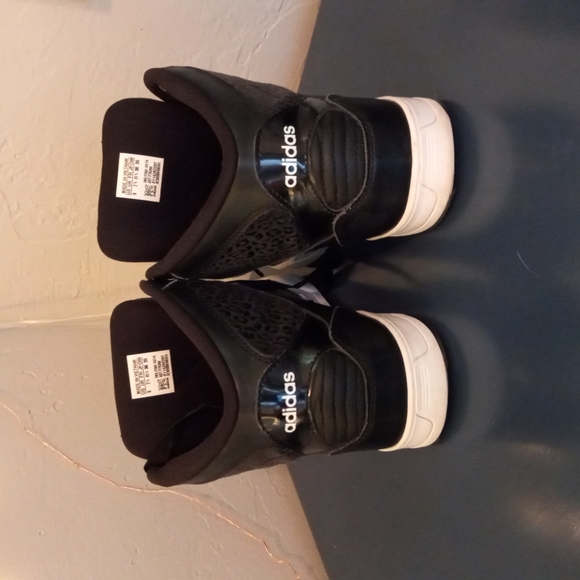 Adidas Women's high top shoe - Picture 7 of 7